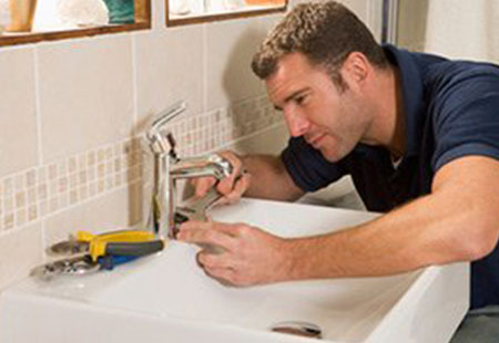 Red Flags That Mean You Have an Emergency Plumbing Leak Thumbnail